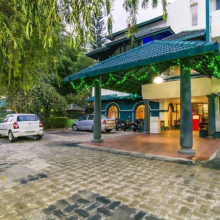 Hotel Haritagiri Kalpetta Esterno foto
