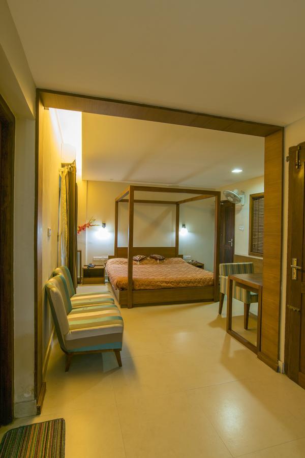 Hotel Haritagiri Kalpetta Esterno foto