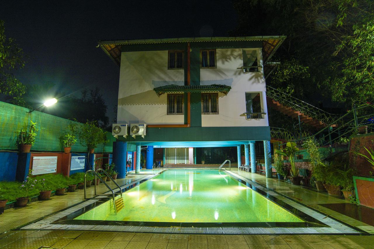 Hotel Haritagiri Kalpetta Esterno foto