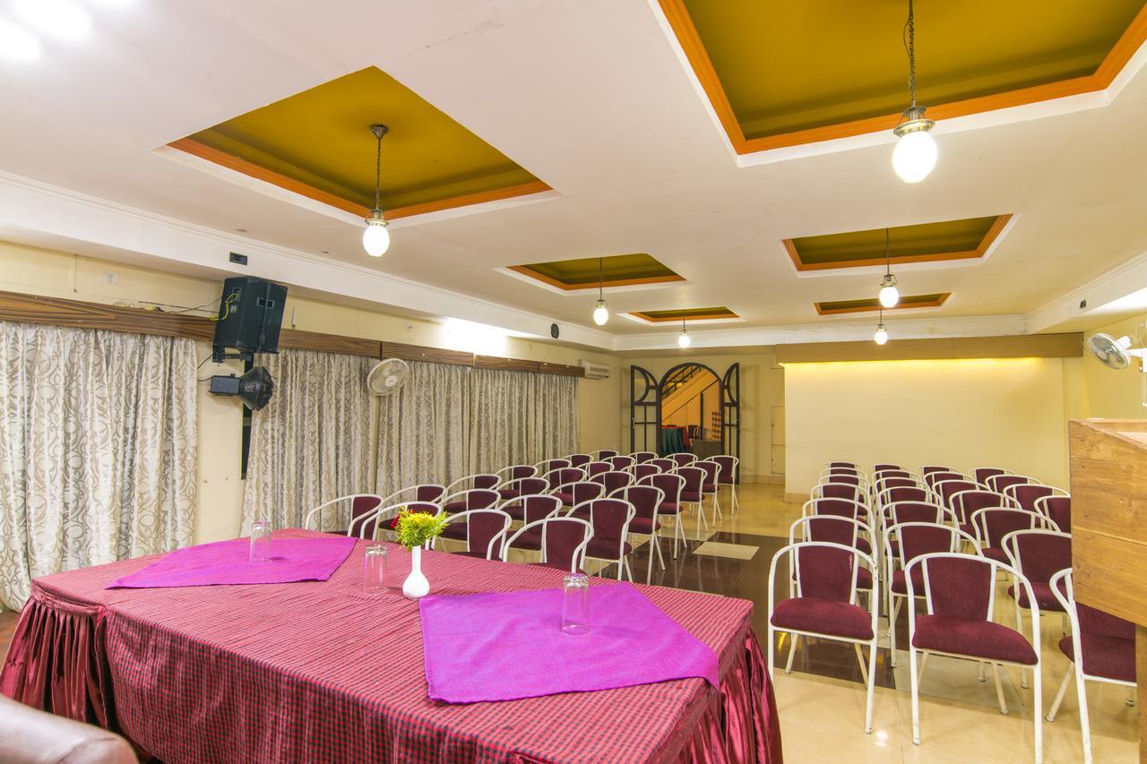 Hotel Haritagiri Kalpetta Esterno foto