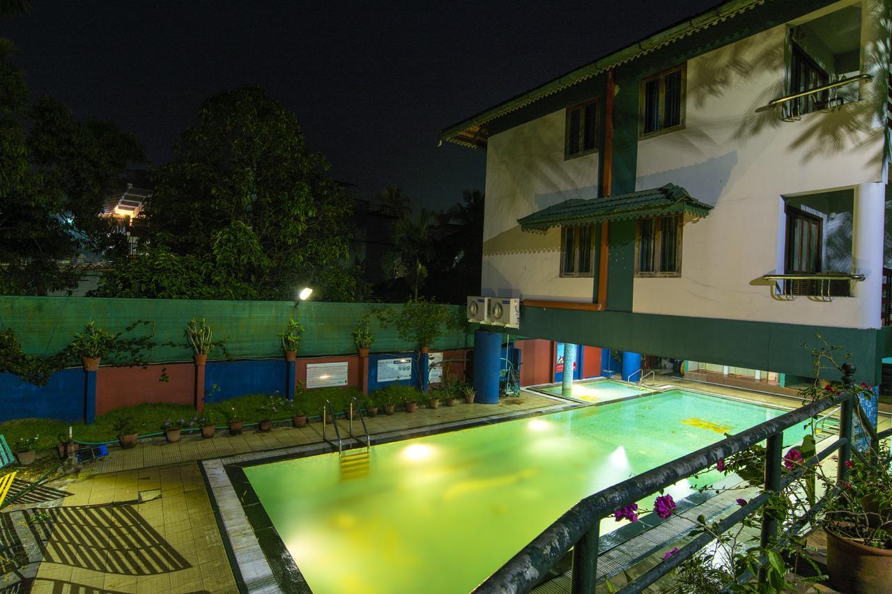 Hotel Haritagiri Kalpetta Esterno foto