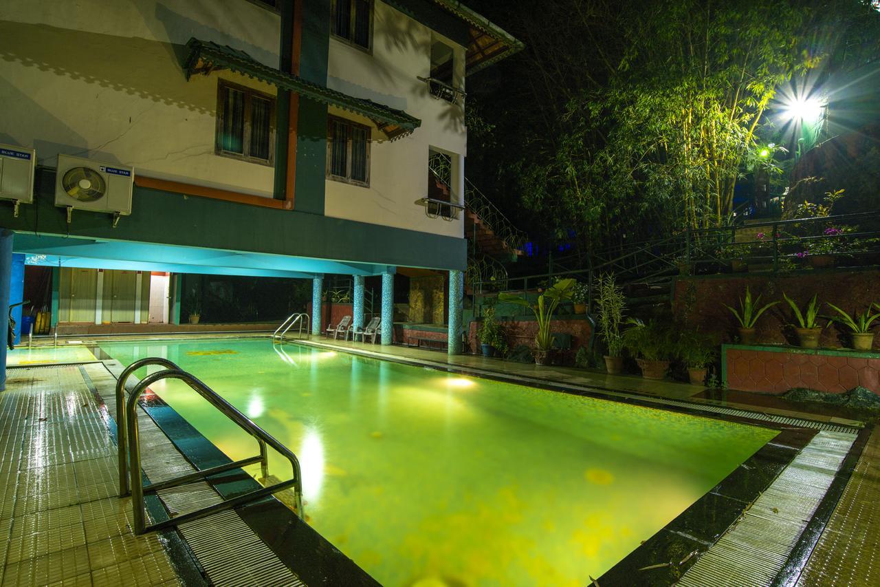Hotel Haritagiri Kalpetta Esterno foto