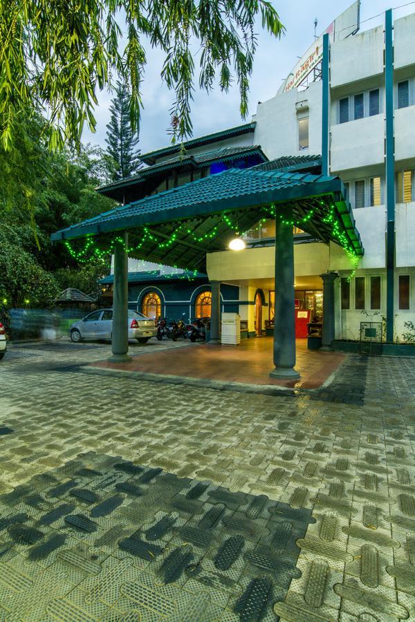 Hotel Haritagiri Kalpetta Esterno foto